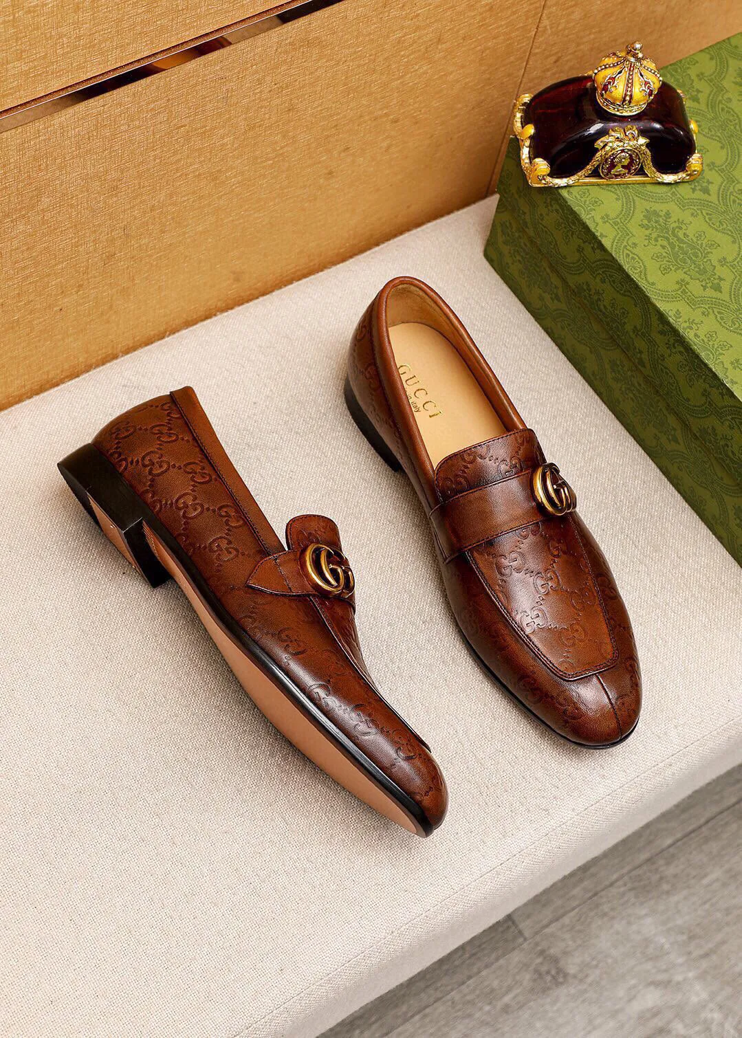 Men's shoes 💰442 💐 Product trademark: GUCCI "Gucci" casual leather shoes Regular size: 38-44 (45.46.47🉑️customized) Product materials: Selected imported first-layer calfskin embossed upper + classic hardware buckle, imported cowhide leather lining. Strong three-dimensional visual effect, original combination outsole Color: 2⃣️colors available